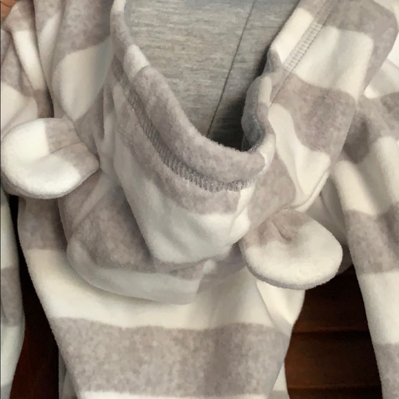 Super soft bear Carter’s onesie - Picture 4 of 4